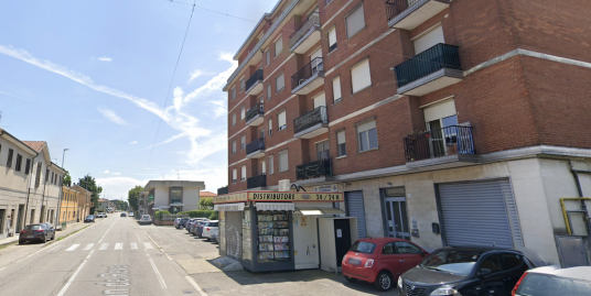 Vendesi alloggio con autorimessa