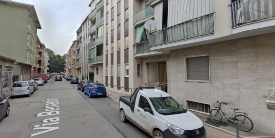 Vendesi Appartamento a Vercelli con negozio ed autorimessa
