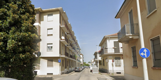 VENDESI ALLOGGIO IN ZONA STAZIONE – VERCELLI